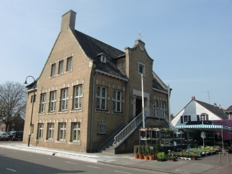 Roerdalen-Vlodrop NL : Markt, das Gemeindehaus der vormaligen Gemeinde Vlodrop